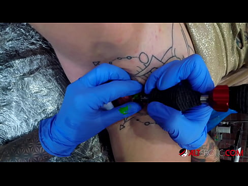 ❤️ Extrem tattooed Hottie Sully Savage krut en Tattoo op hirem Klitoris ❤❌ Fucking op lb.bookland.top ❌❤